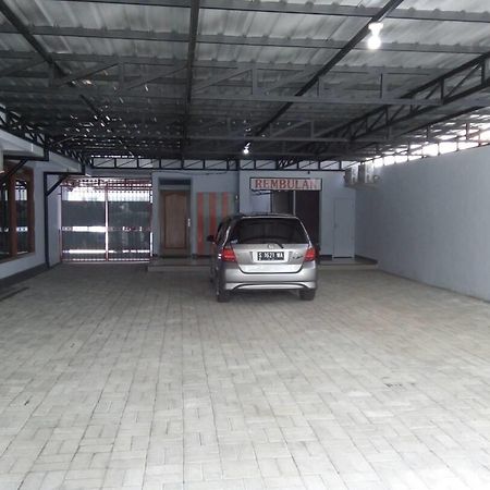Rembulan Guest House Jombang Kültér fotó