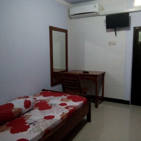 Rembulan Guest House Jombang Kültér fotó