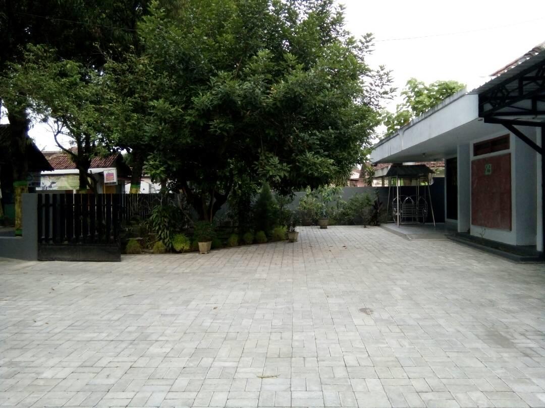 Rembulan Guest House Jombang Kültér fotó