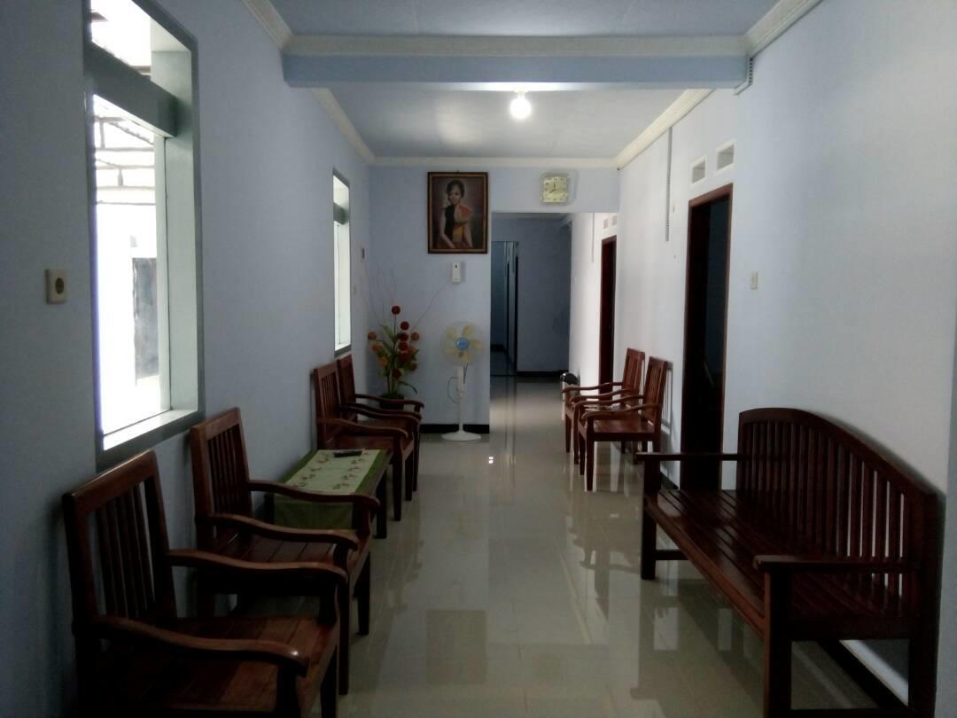Rembulan Guest House Jombang Kültér fotó