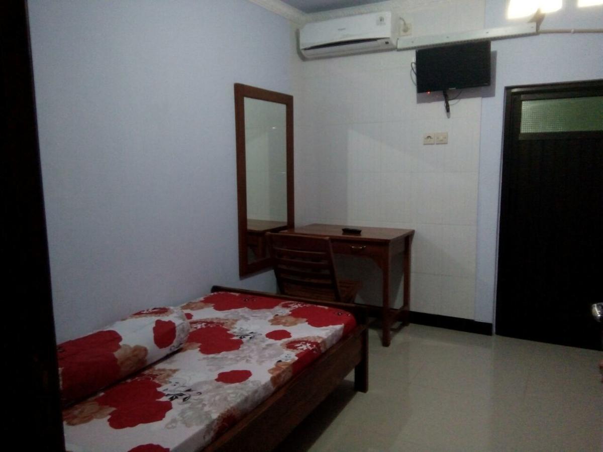 Rembulan Guest House Jombang Kültér fotó